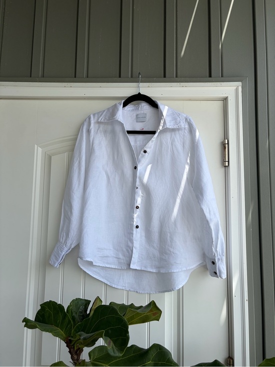 Myan Atelier Tops - Classic White Button-Down Women's Blouse